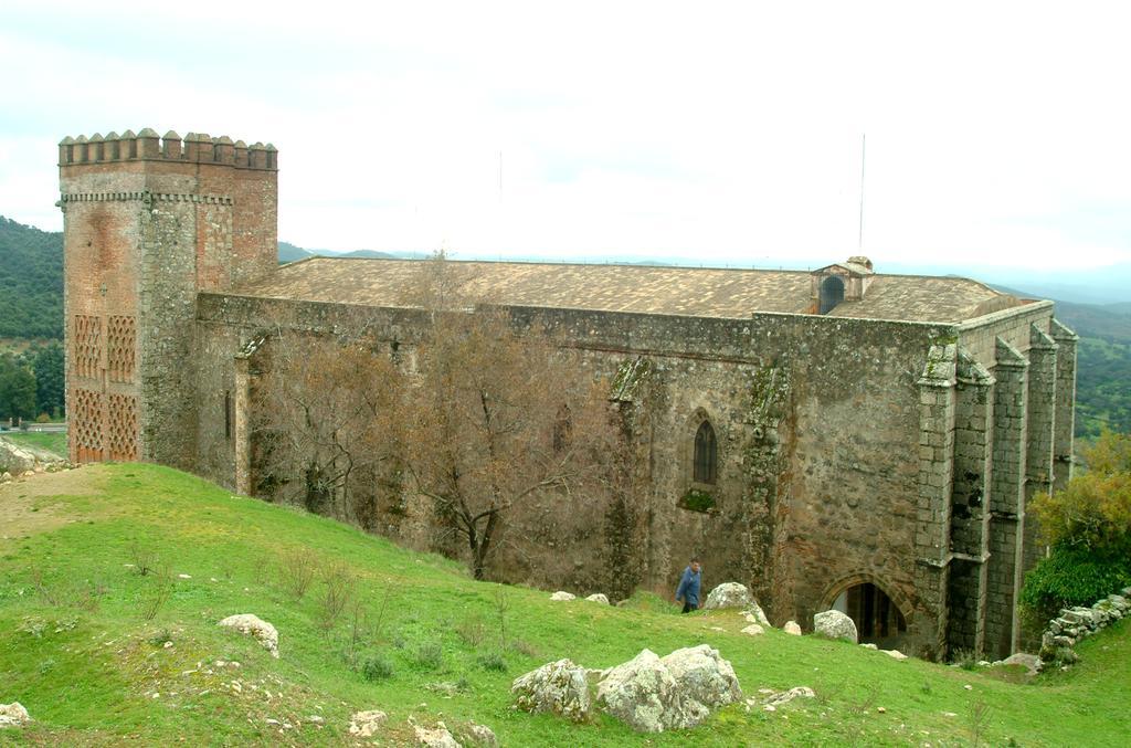 Hospederia Reina De Los Angeles Aracena Buitenkant foto